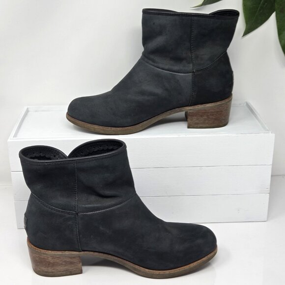 Uggs Womens 7 Ankle Boots Booties Black Leather Stacked Heel Pull Ons Darling - Picture 2 of 10